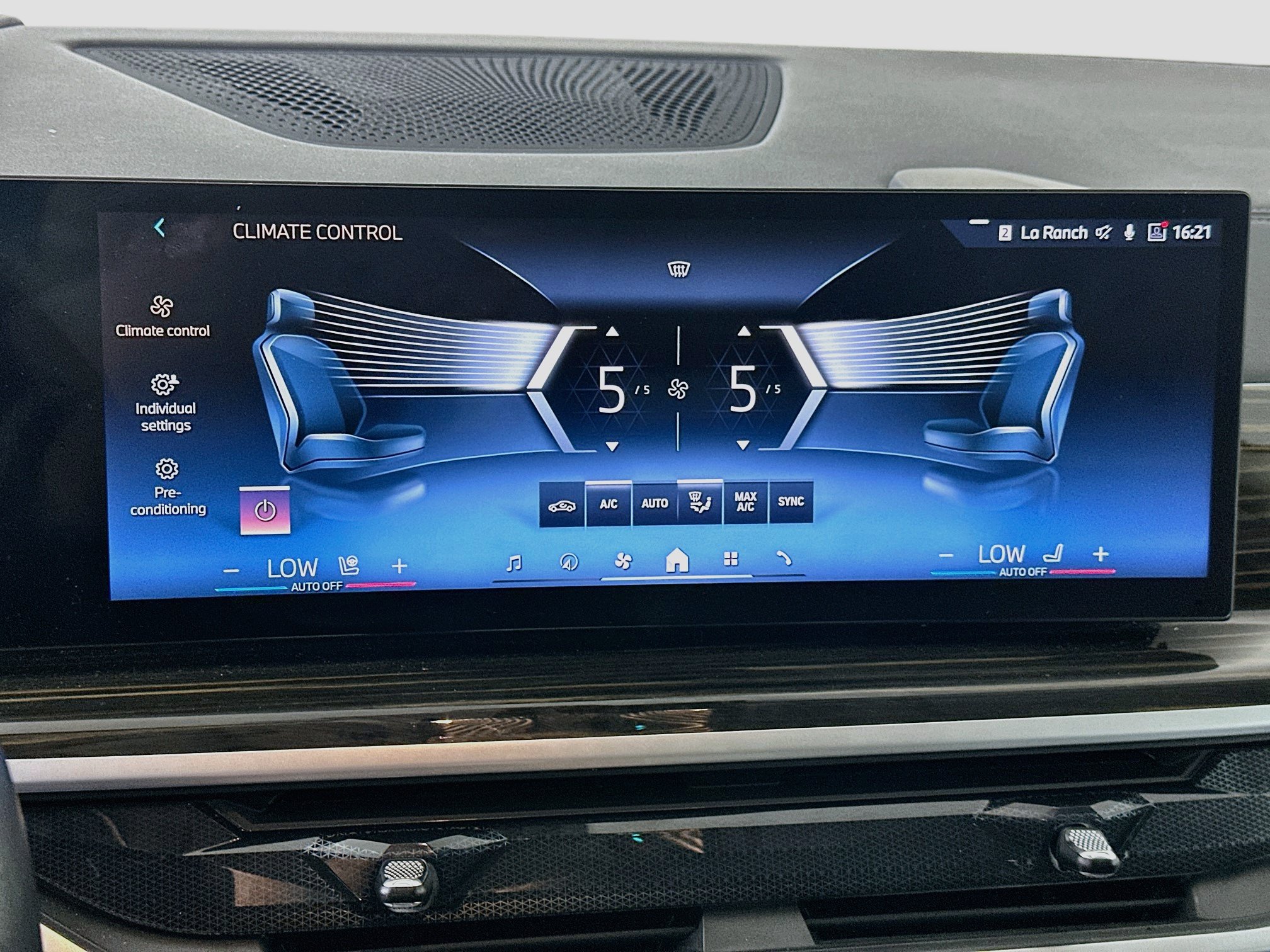 Used 2025 BMW X7 xDrive40i AWD/4WD image 24