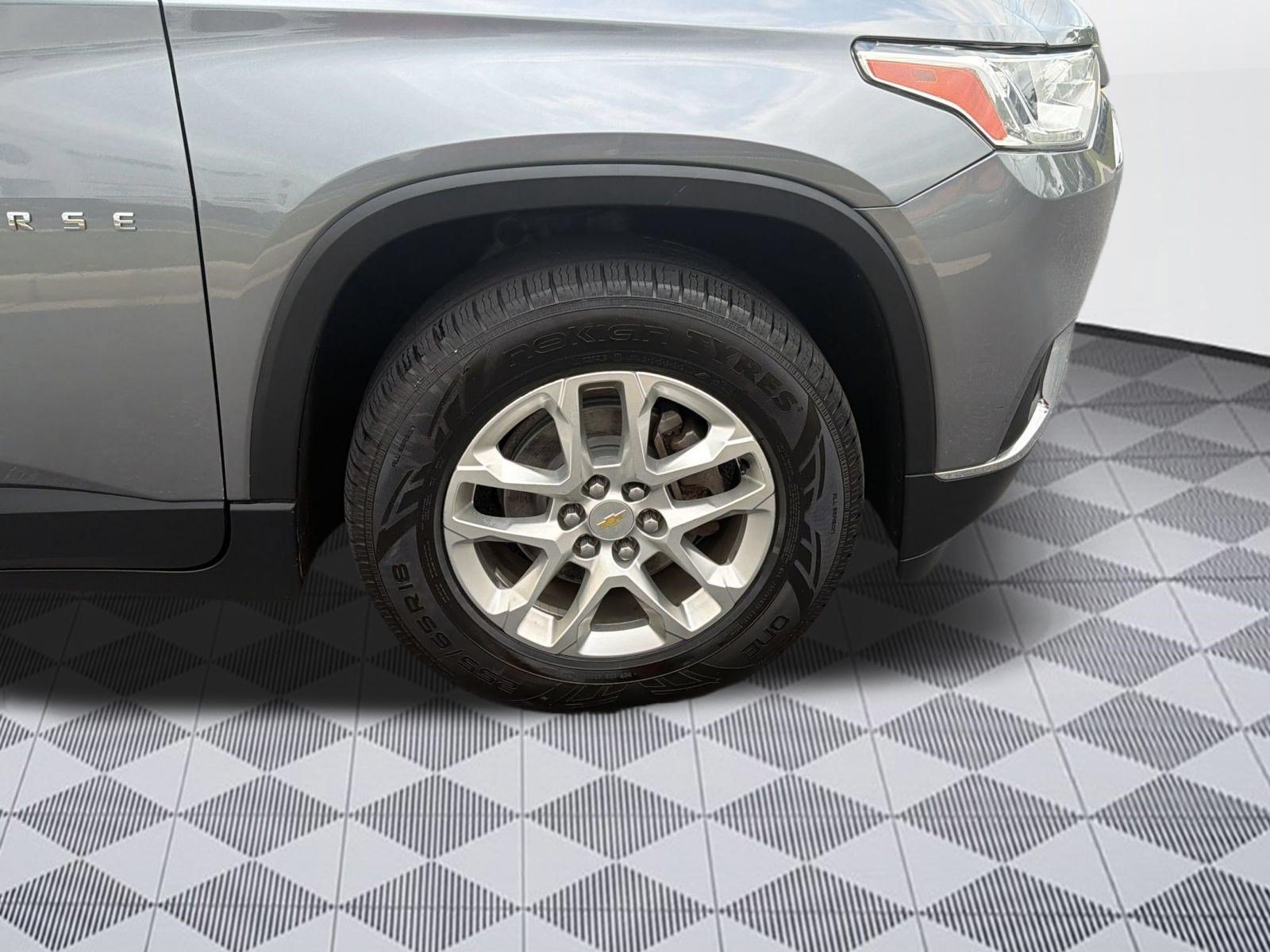 Used 2019 Chevrolet Traverse LT FWD image 12