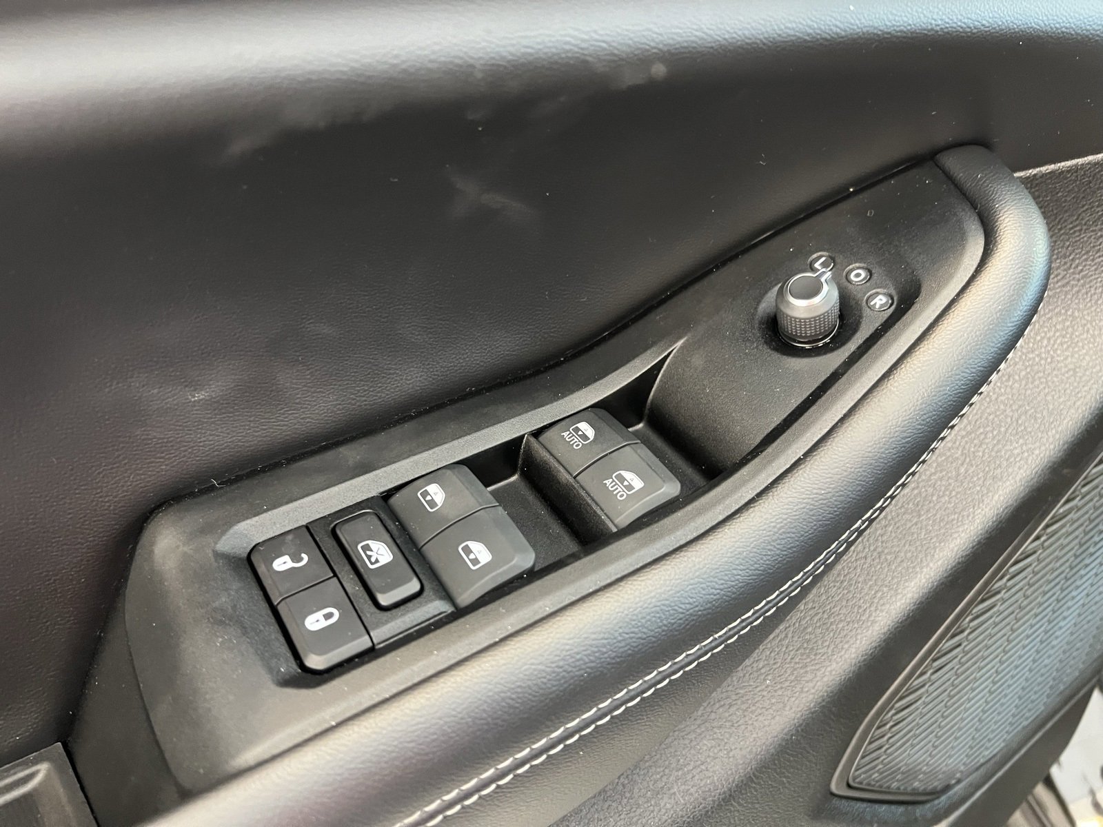 Used 2024 Jeep Grand Cherokee L Limited w/ Black Appearance Package image 34