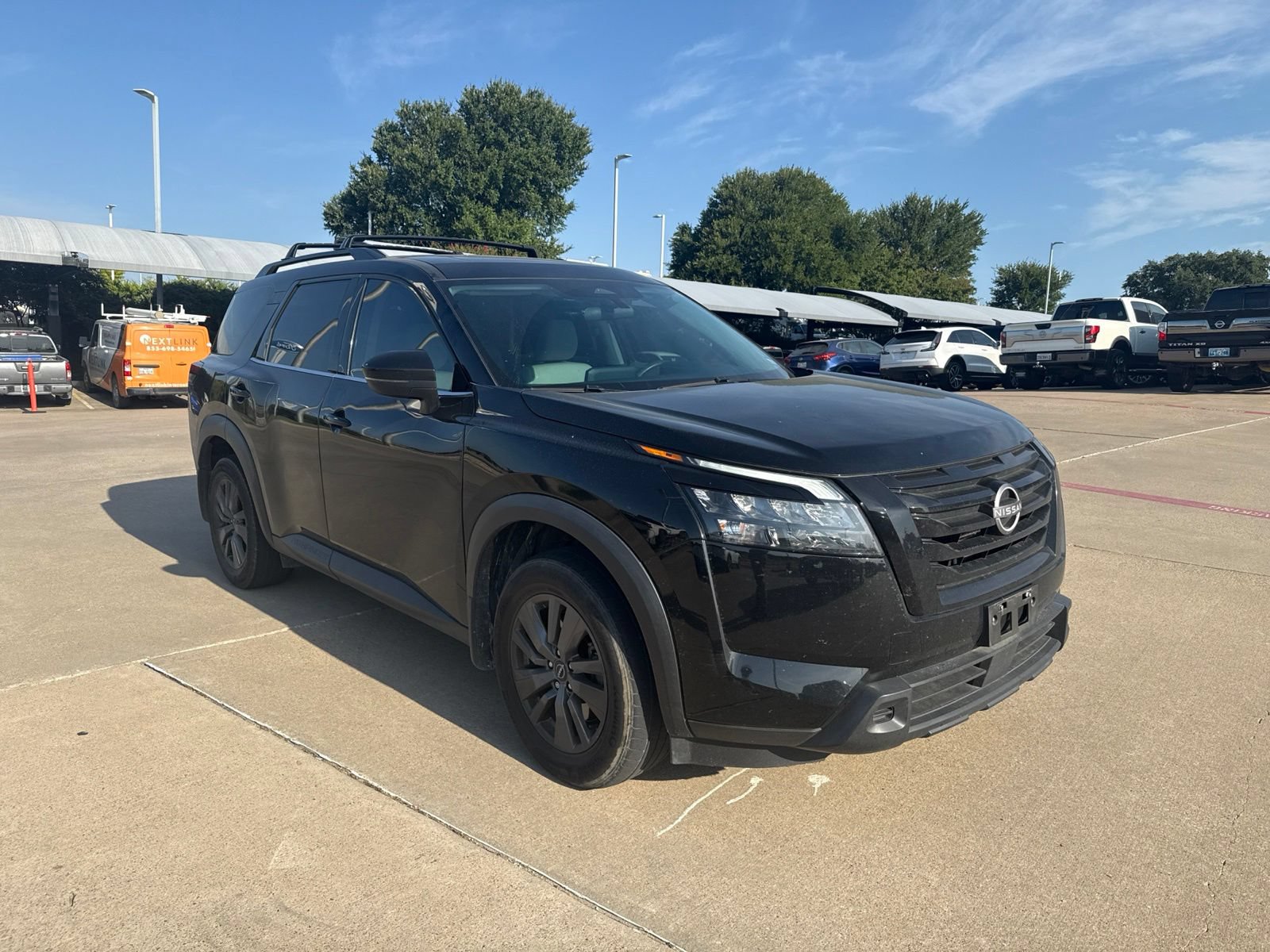 Used 2024 Nissan Pathfinder SV w/ SV Premium Package FWD image 3
