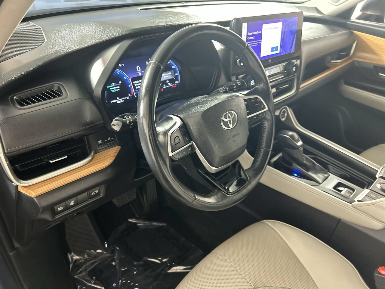 Used 2024 Toyota Grand Highlander AWD image 12
