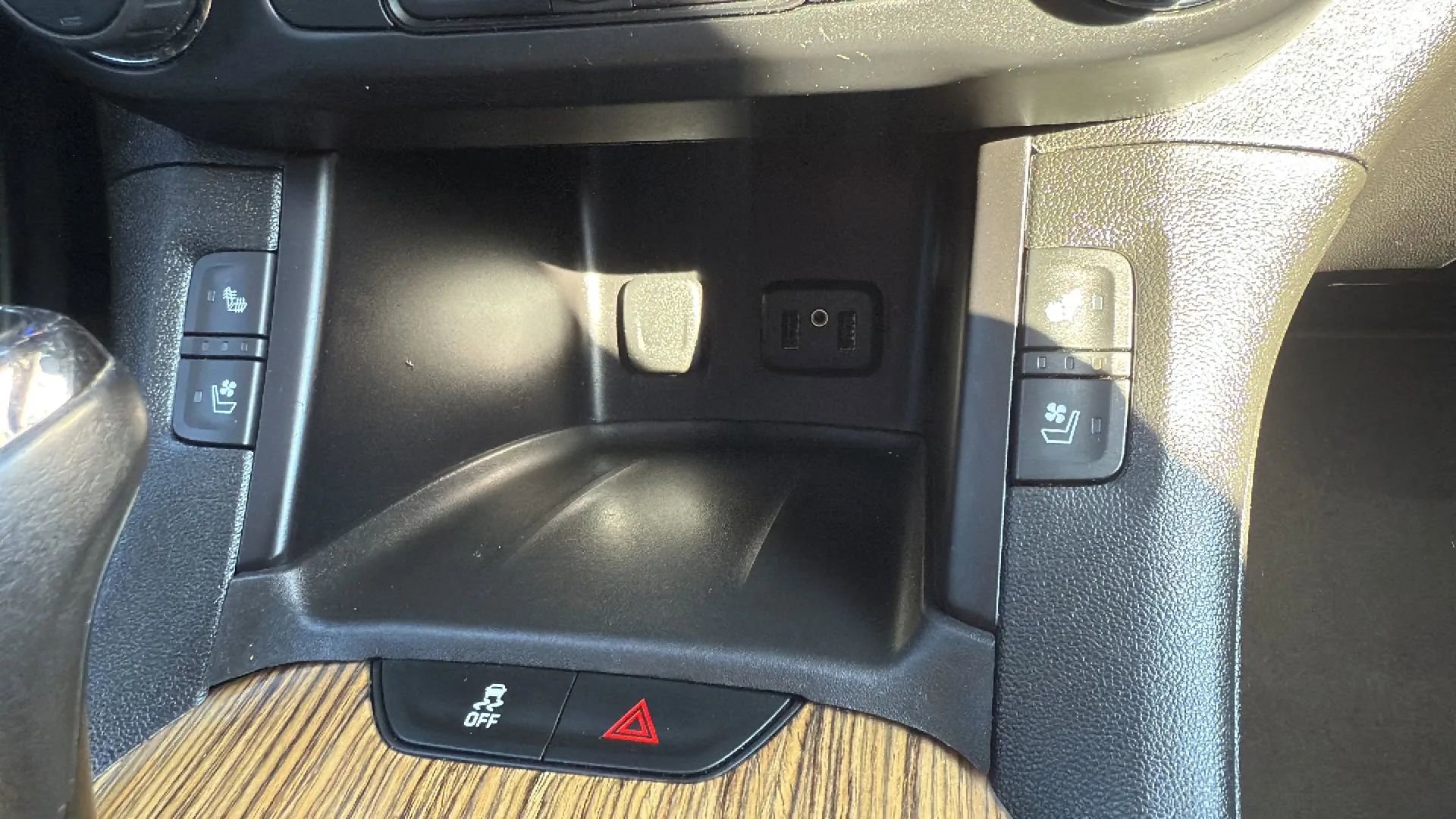 Used 2017 GMC Acadia Denali AWD/4WD image 19