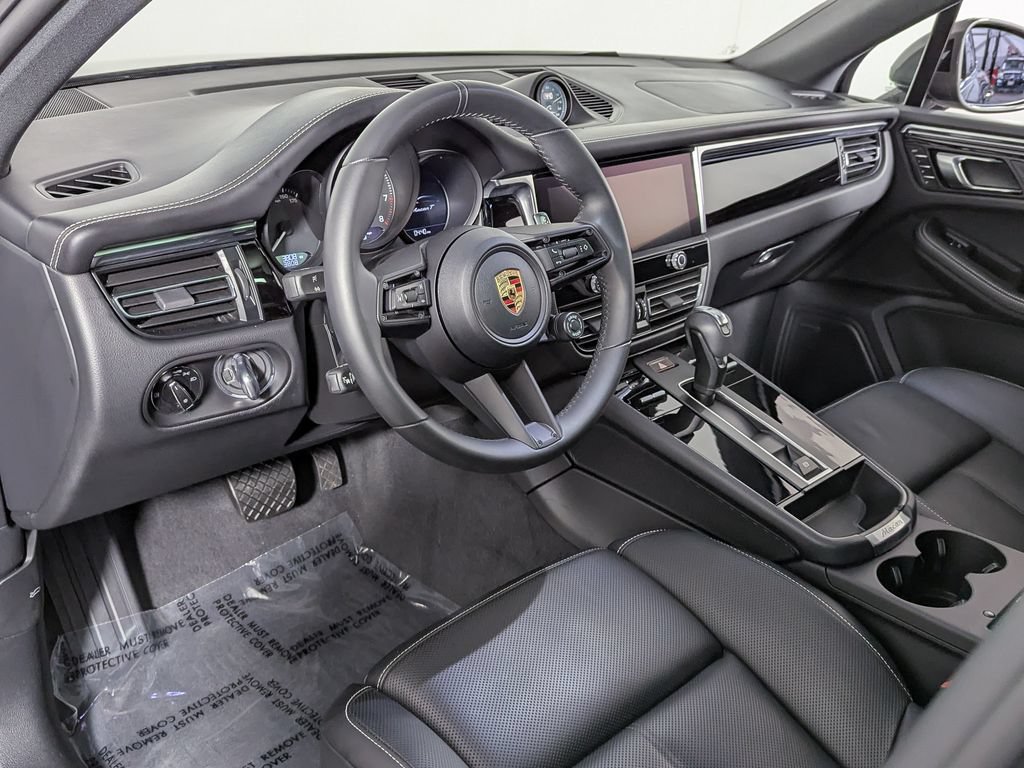 Used 2025 Porsche Macan AWD/4WD image 15