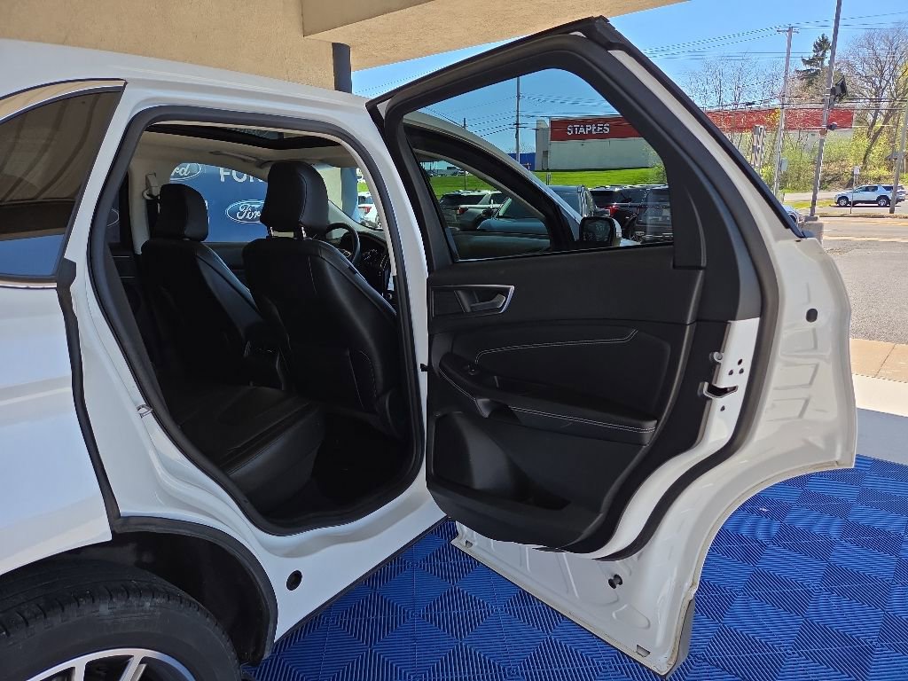Used 2022 Ford Edge Titanium AWD/4WD image 35