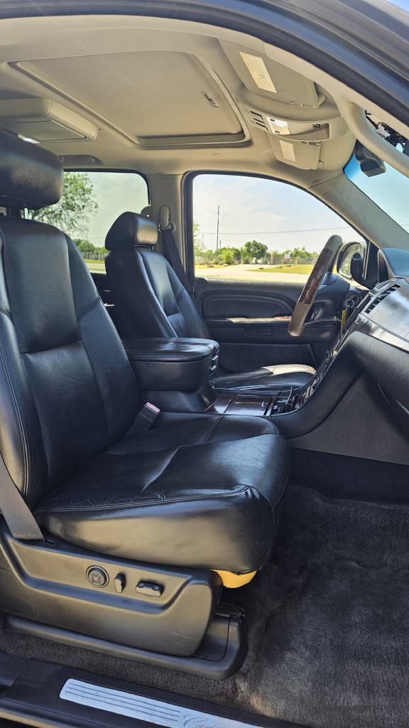 Used 2008 Cadillac Escalade ESV AWD image 9