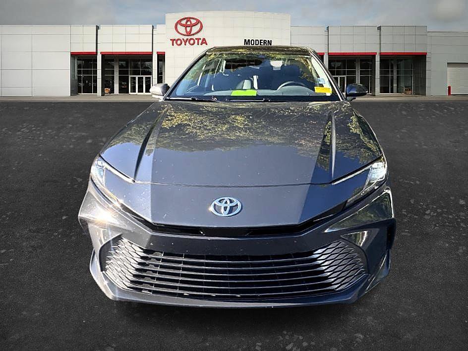 Used 2025 Toyota Camry XLE FWD image 12