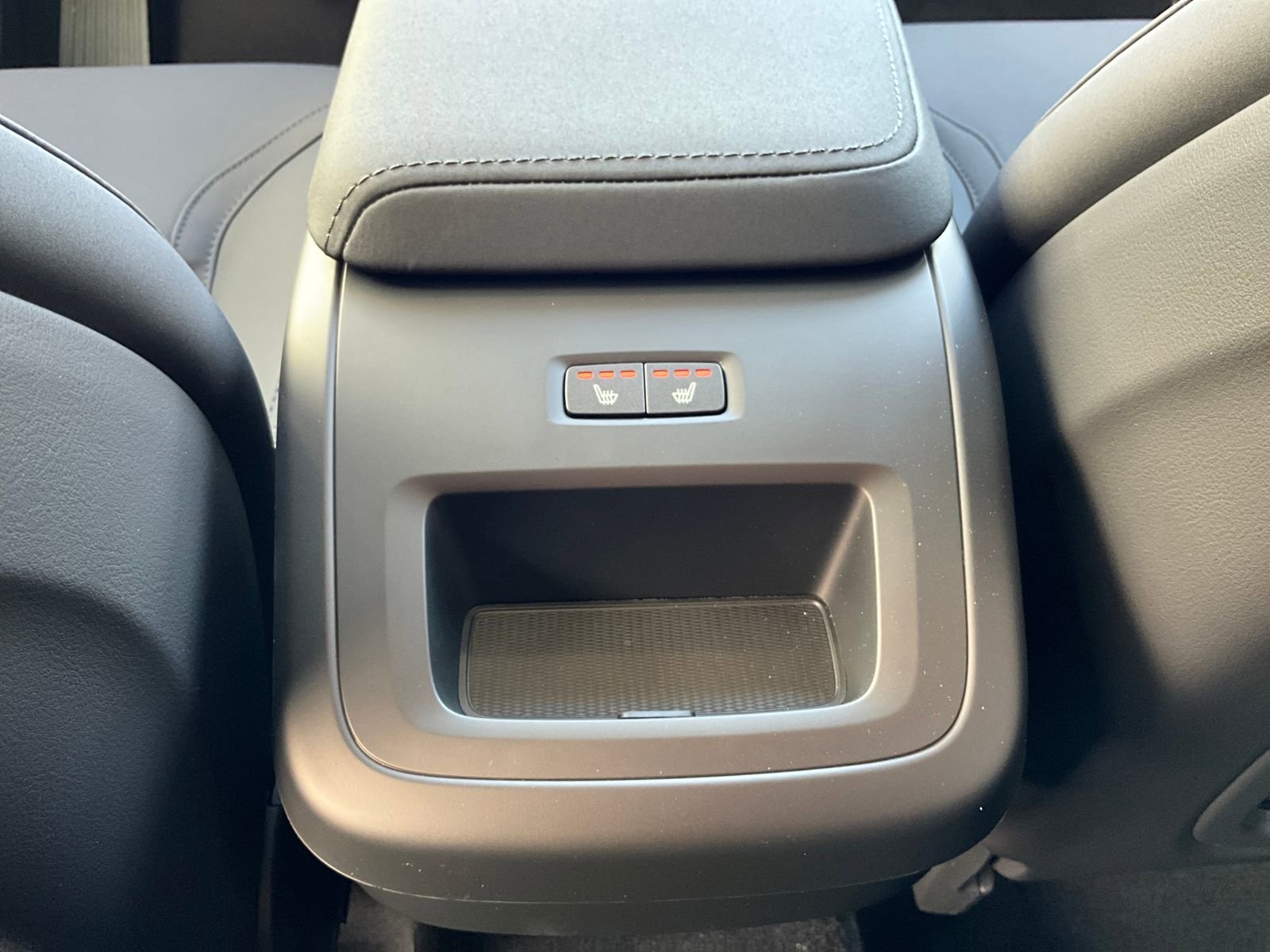 New 2026 Volvo XC60 B5 Plus w/ Climate Package image 32