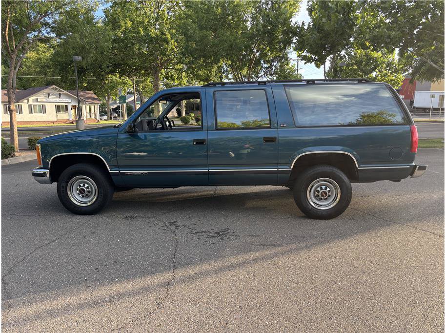 Used 1993 GMC Suburban 2500 RWD image 4