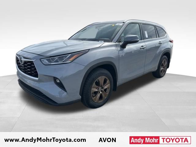 Used 2022 Toyota Highlander Bronze Edition image 4