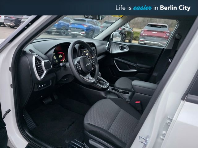 Certified 2025 Kia Soul LX w/ LX Technology Package FWD image 14