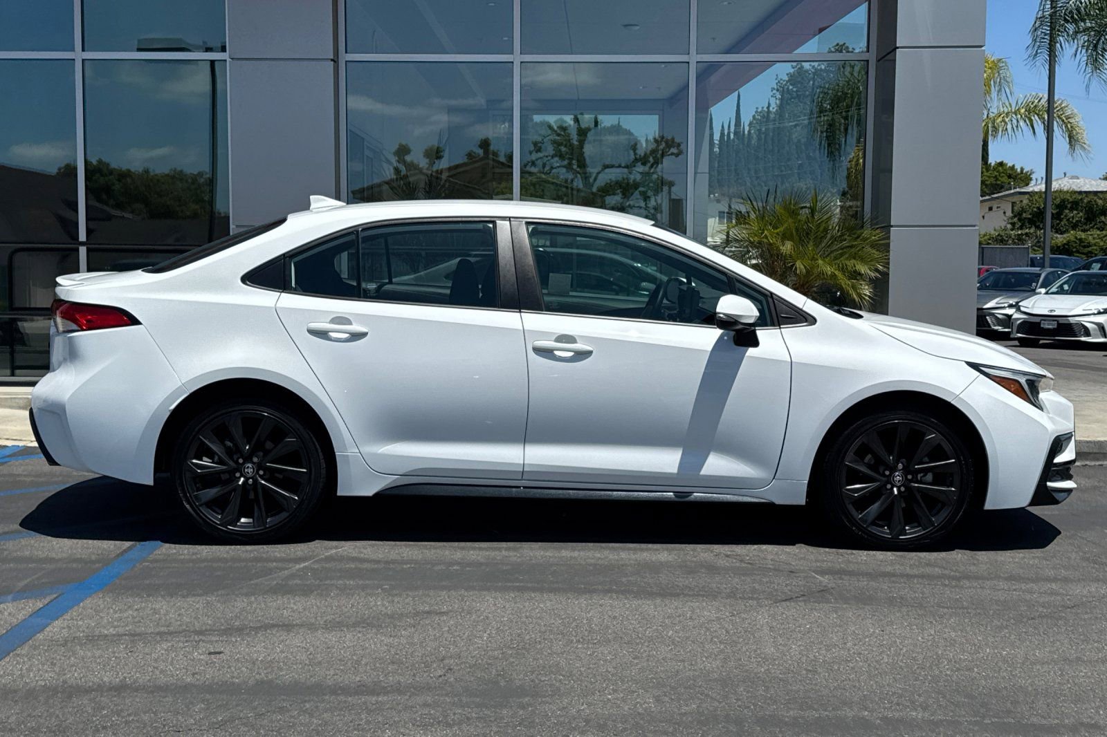 Used 2023 Toyota Corolla SE FWD image 4