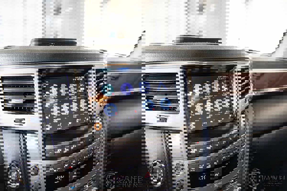 Used 2015 Lexus LX 570 4WD w/ Luxury Package image 29