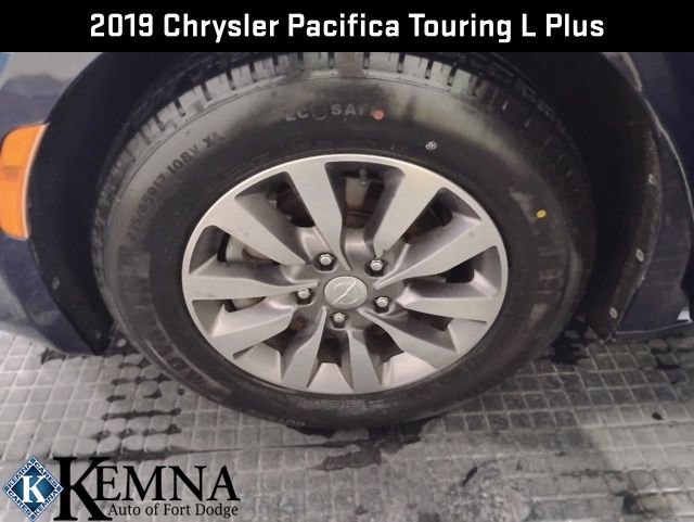 Used 2019 Chrysler Pacifica Touring-L Plus image 28