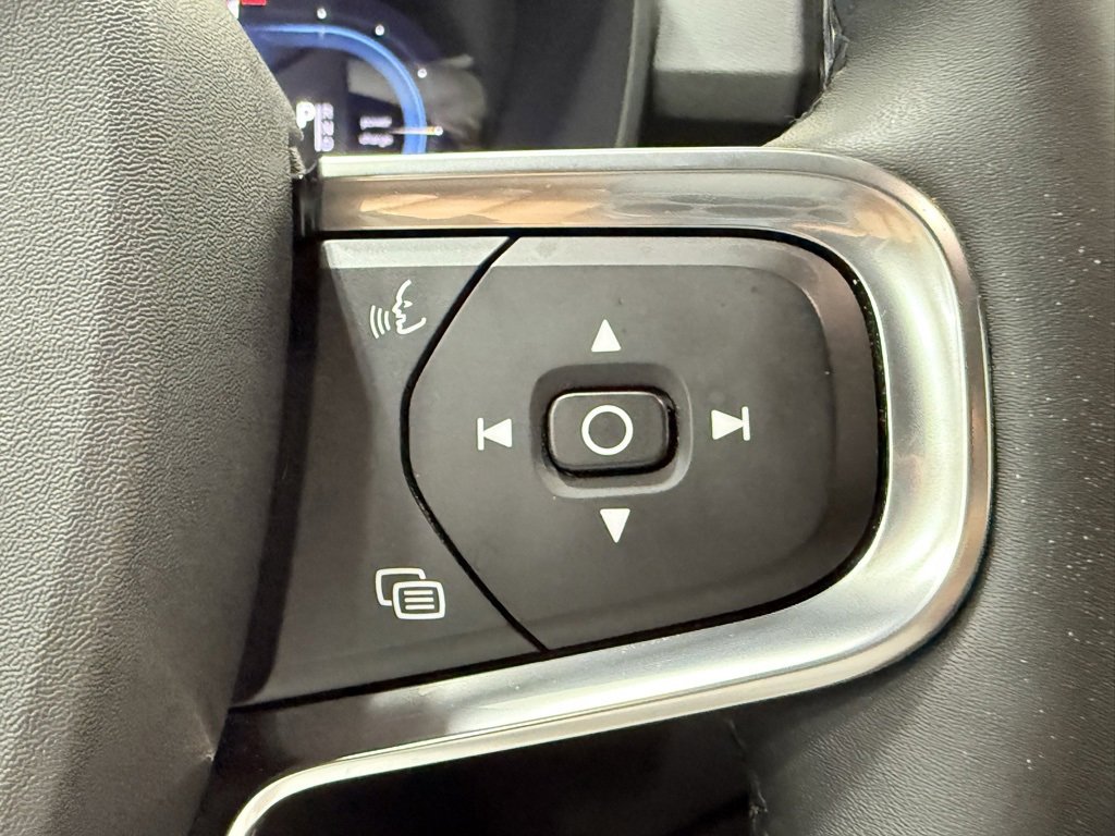 Used 2024 Volvo XC40 Recharge Core w/ Protection Package Premier image 18