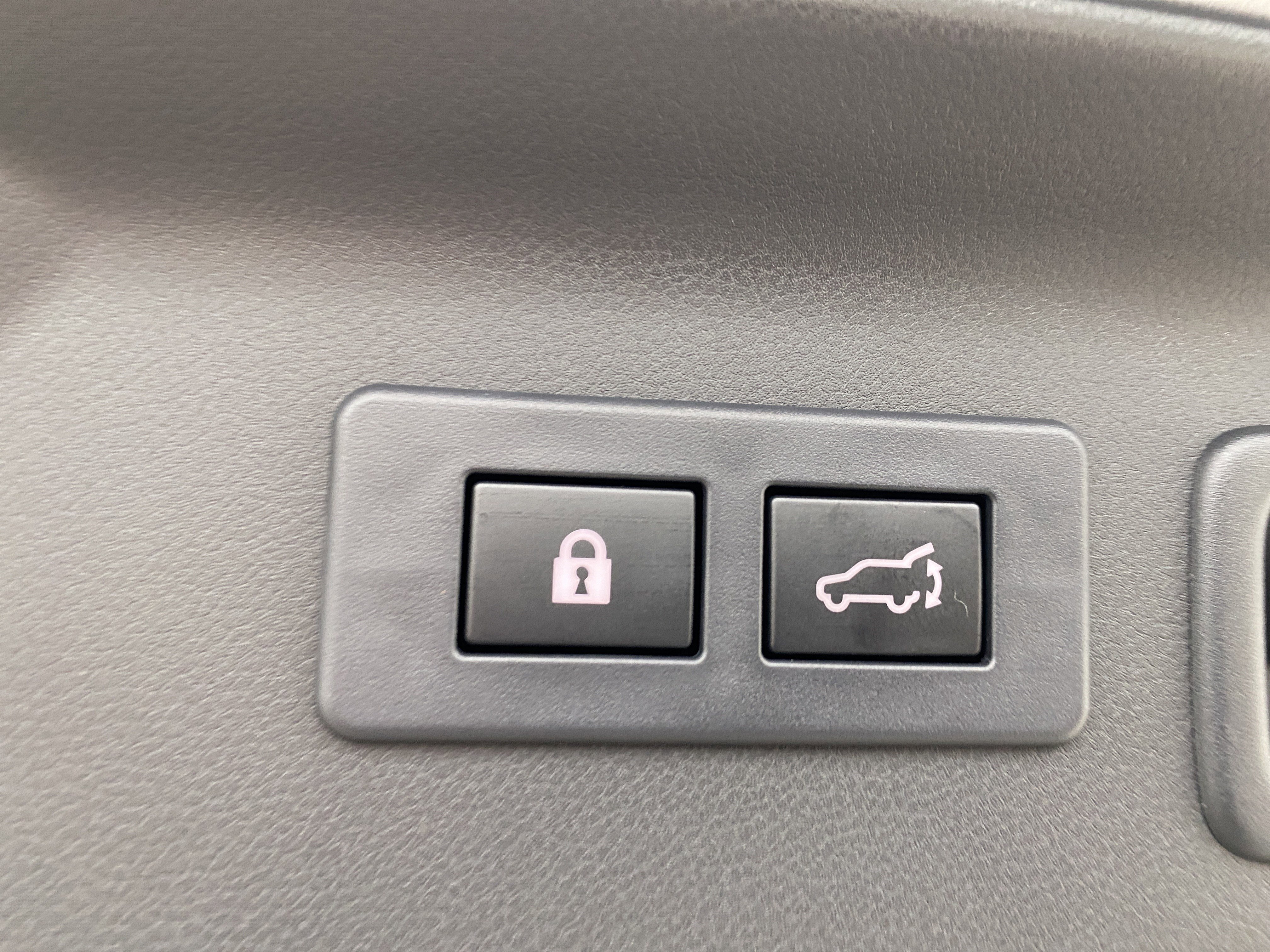 Used 2025 Subaru Forester Premium image 38