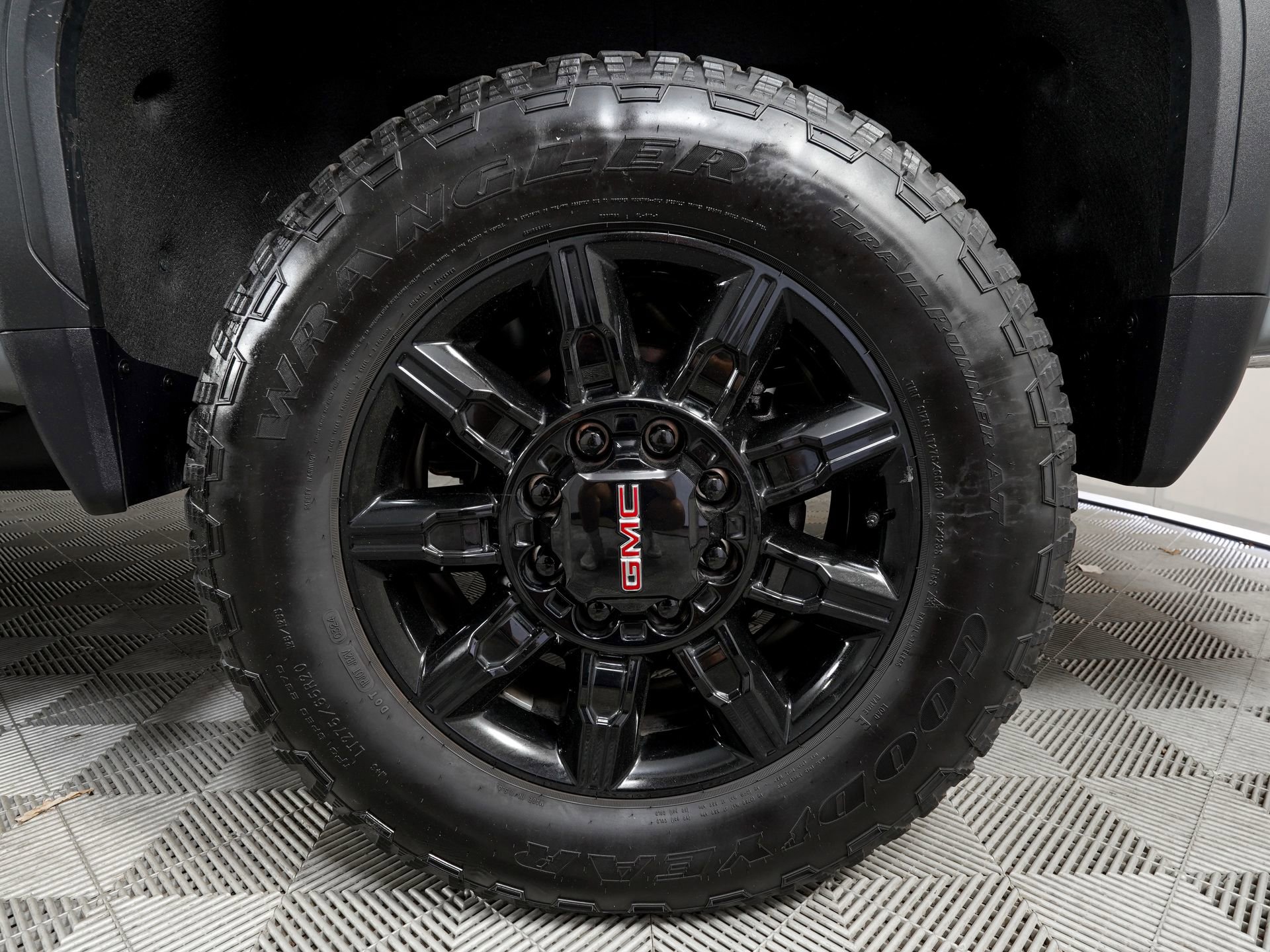 Used 2024 GMC Sierra 2500 AT4 w/ AT4 Premium Plus Package AWD/4WD image 31