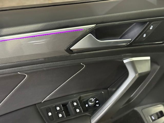 Used 2024 Volkswagen Tiguan SE R-Line image 12