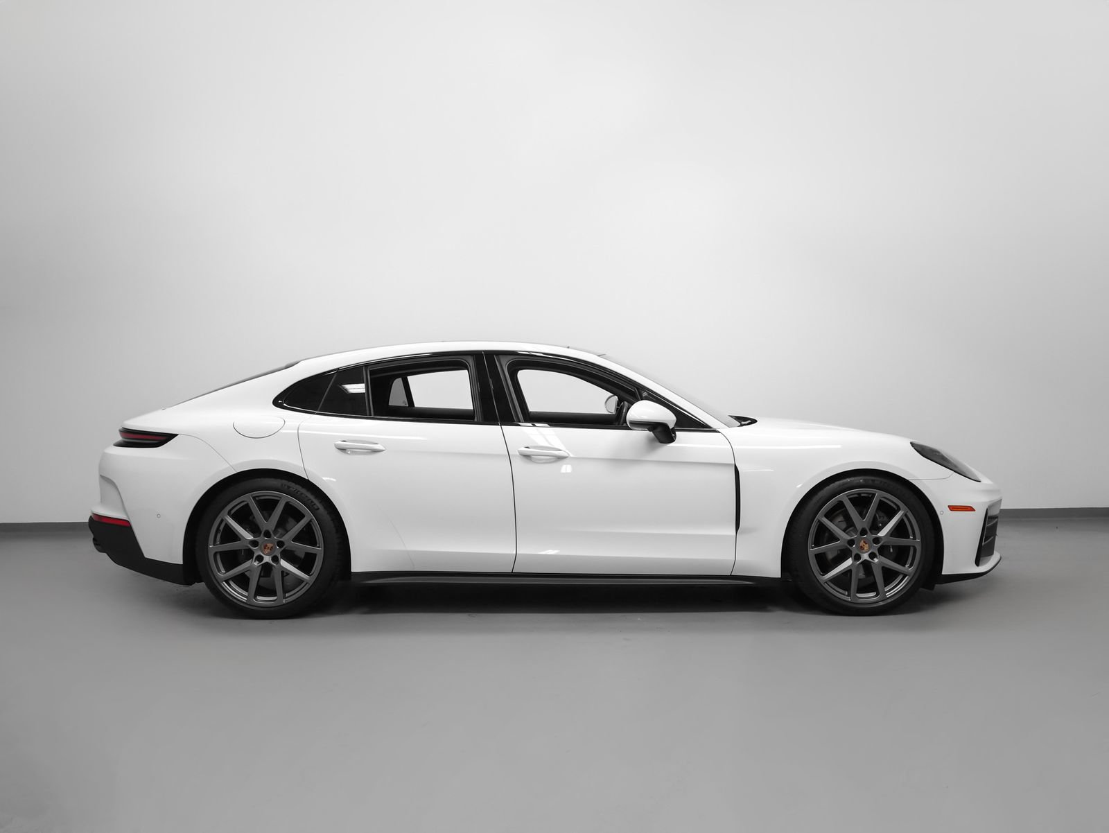 Certified 2025 Porsche Panamera 4 AWD/4WD image 13