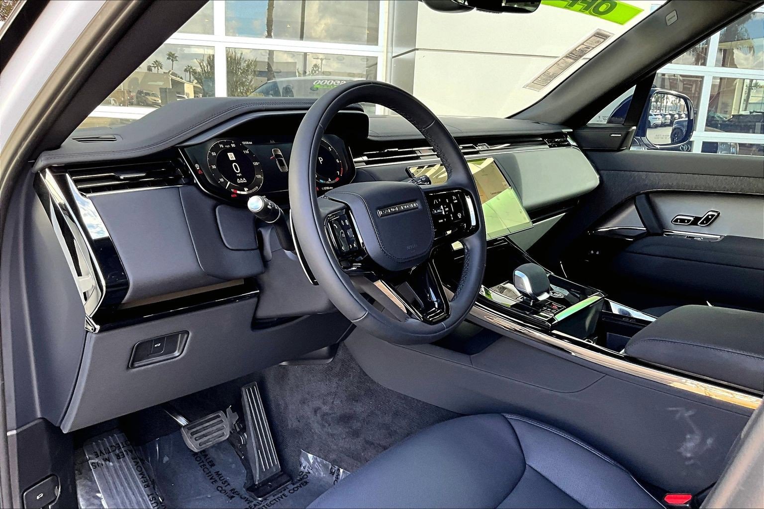 Used 2025 Land Rover Range Rover Sport SE image 14