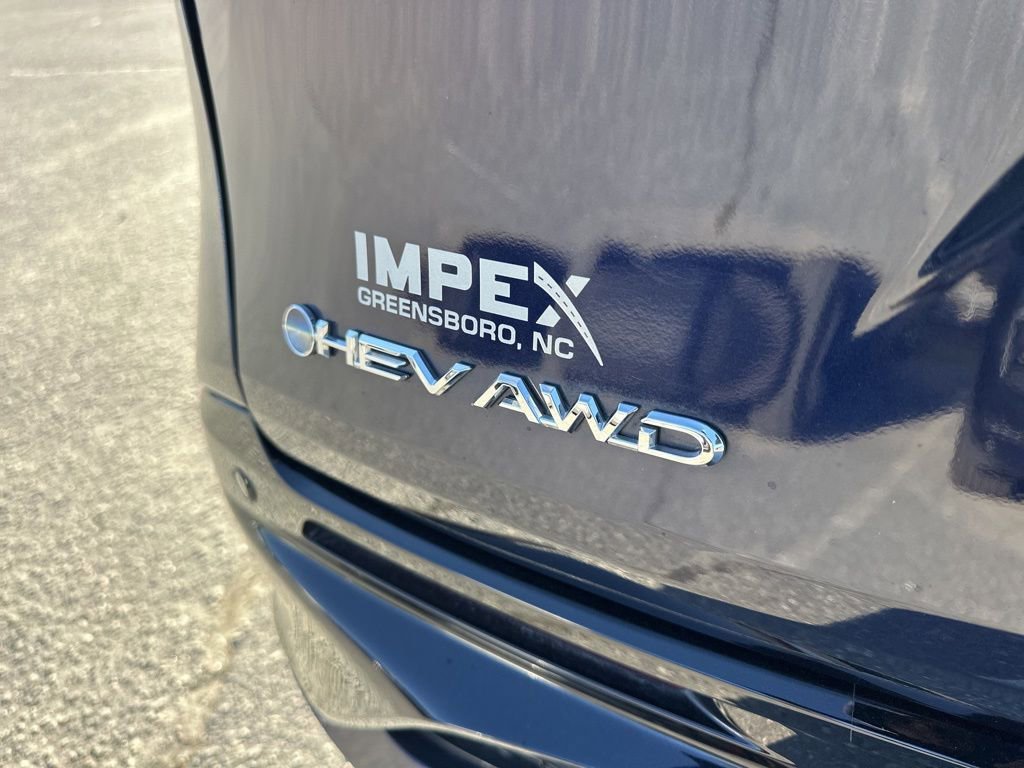 Used 2025 Toyota Sienna XSE AWD/4WD image 32