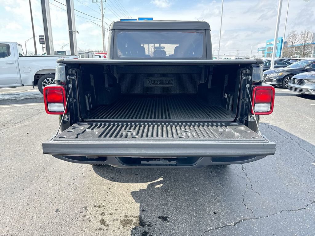 Used 2022 Jeep Gladiator Overland w/ Cold Weather Group image 24