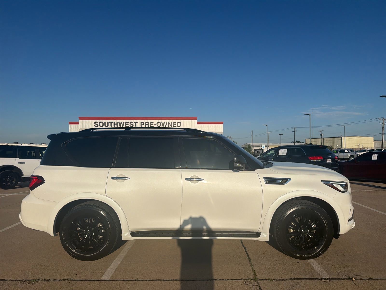 Used 2021 INFINITI QX80 Luxe w/ Cargo Package RWD image 4