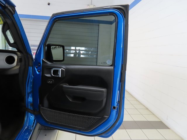 Used 2025 Jeep Gladiator Sport image 25