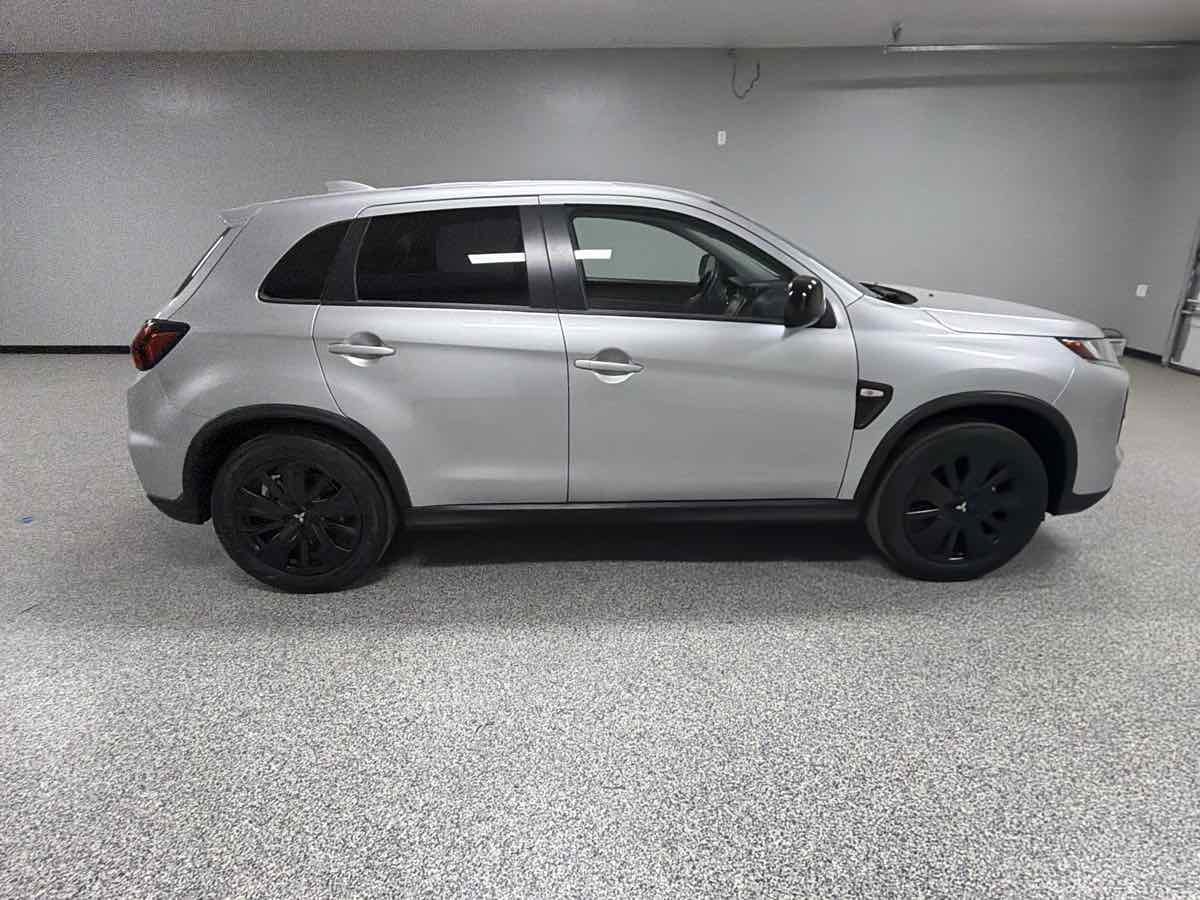 Used 2023 Mitsubishi Outlander Sport SE AWD/4WD image 2