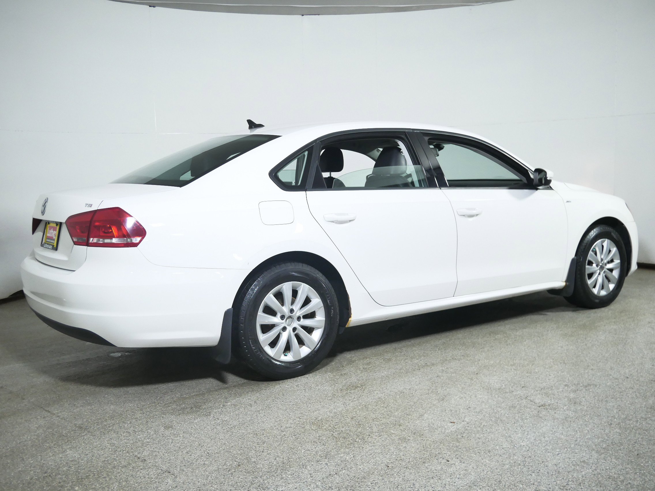 Used 2015 Volkswagen Passat 1.8T Wolfsburg Edition image 7