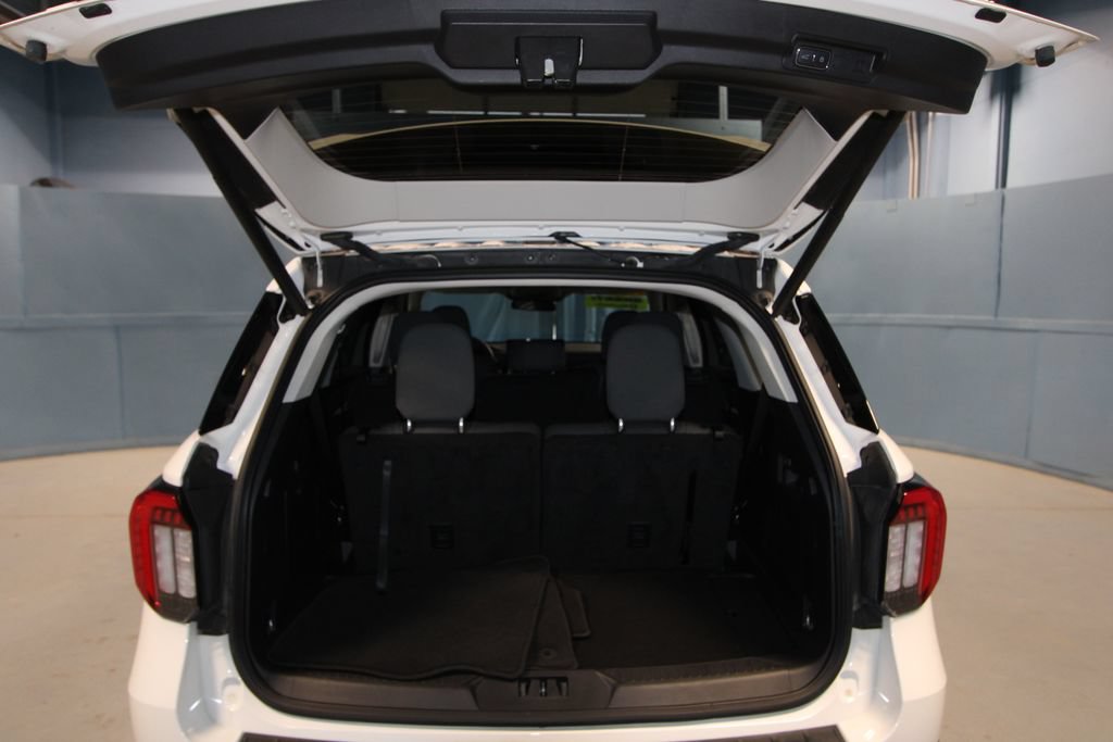 Used 2025 Ford Explorer Active AWD/4WD image 42