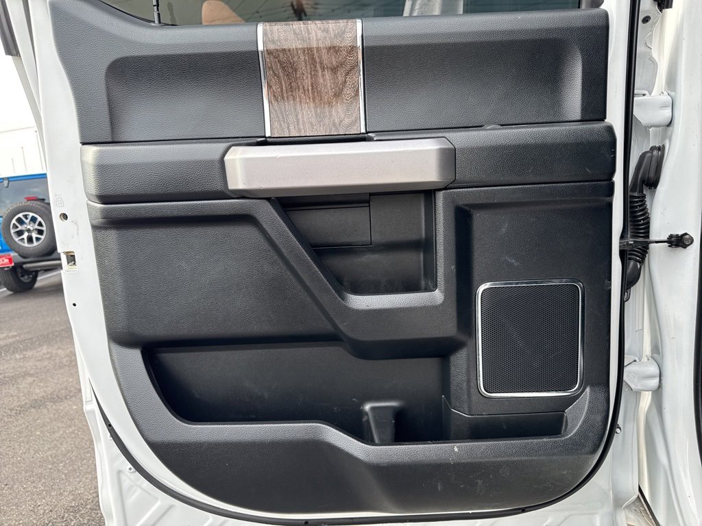 Used 2017 Ford F350 Lariat w/ Chrome Package image 21