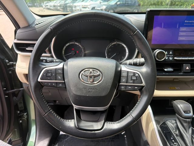 Used 2023 Toyota Highlander XLE AWD/4WD image 29