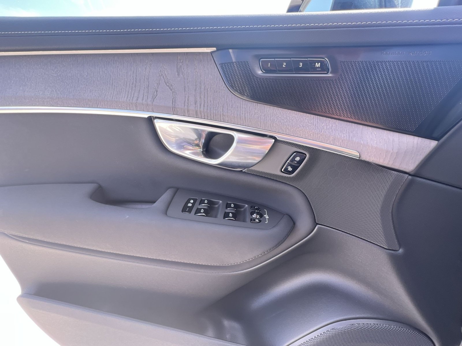 New 2026 Volvo XC90 B6 Ultra AWD/4WD image 15