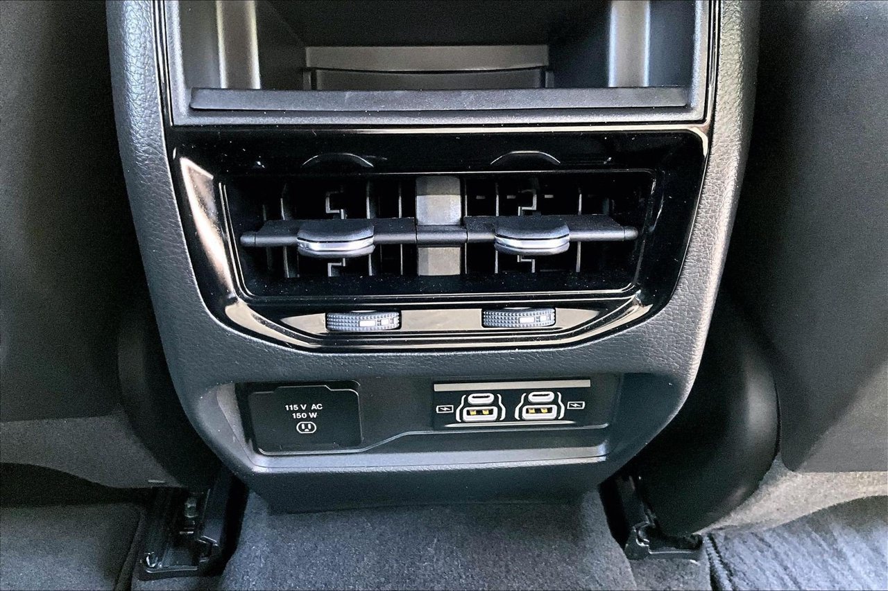 Certified 2023 Jeep Grand Cherokee Altitude AWD/4WD image 15