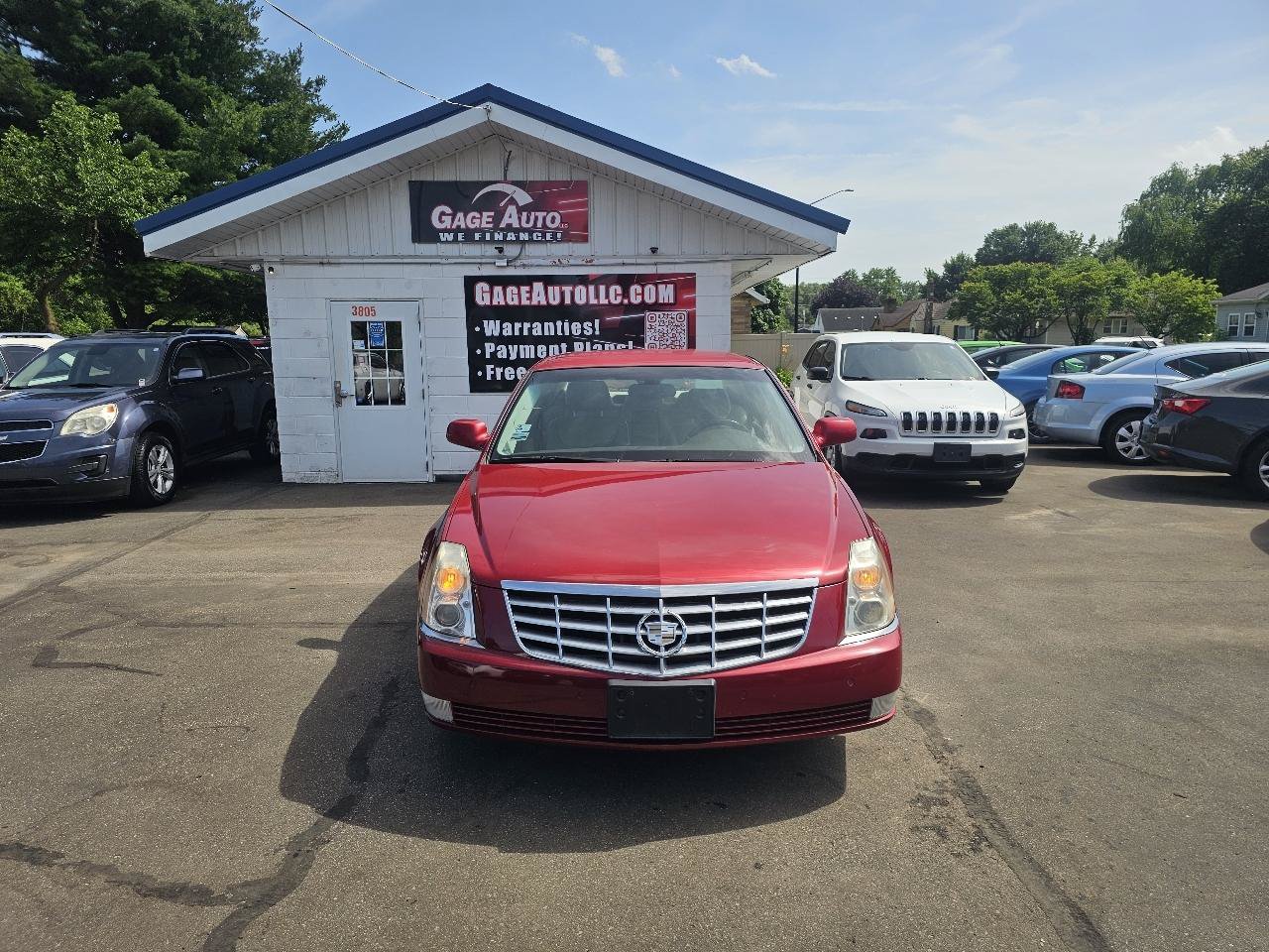 Used 2007 Cadillac DTS Luxury I w/ Trunk Convenience Package FWD image 2