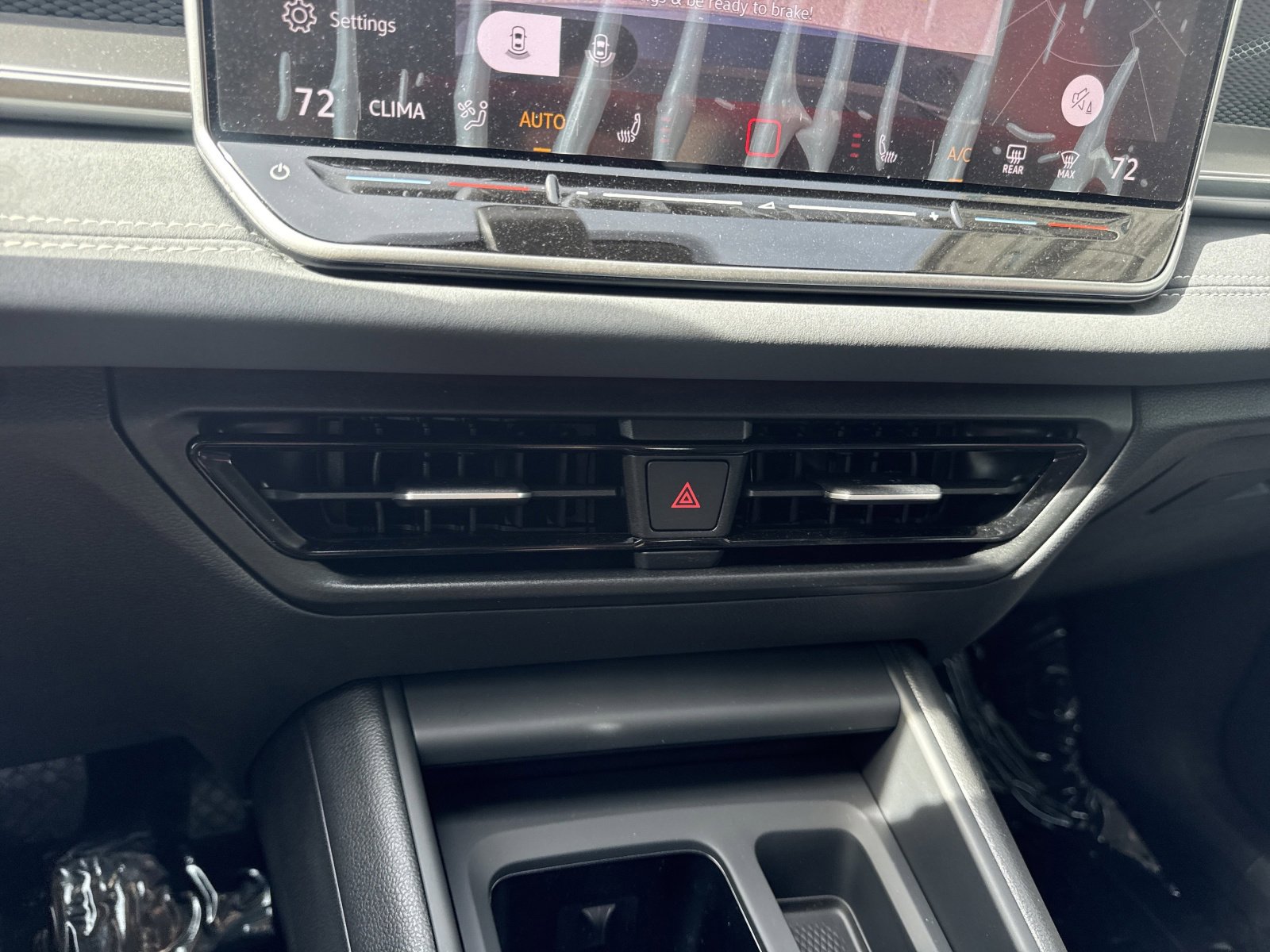 New 2026 Volkswagen Tiguan SE FWD image 27
