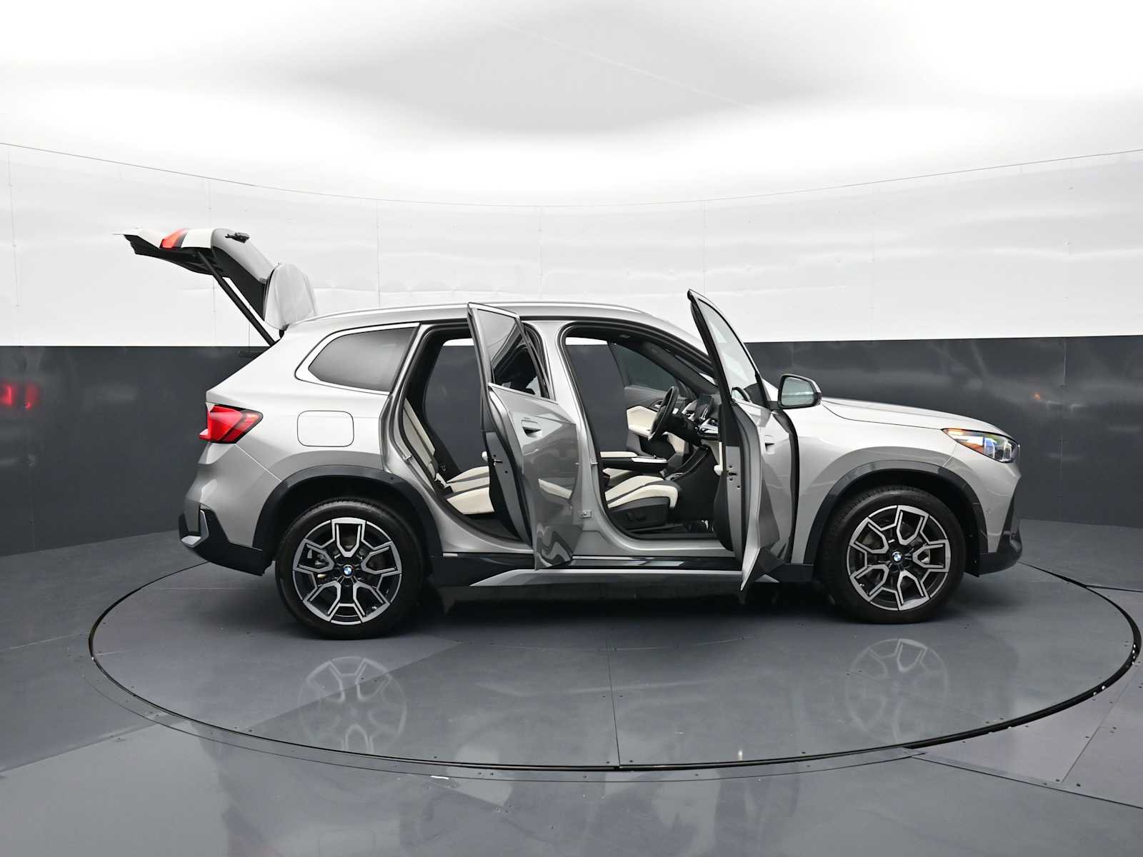 Used 2026 BMW X1 xDrive28i w/ Technology Package AWD/4WD image 35
