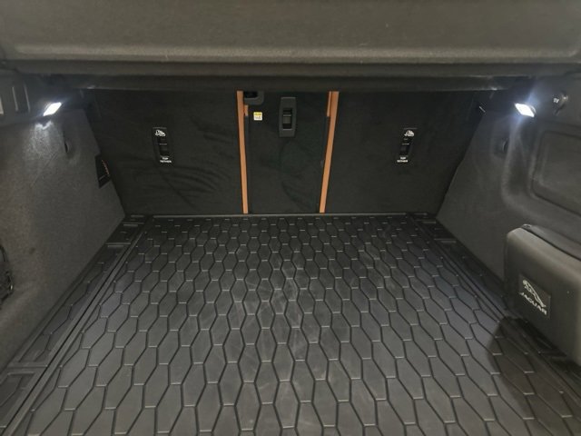 Used 2025 Jaguar F-PACE R-Dynamic S image 31