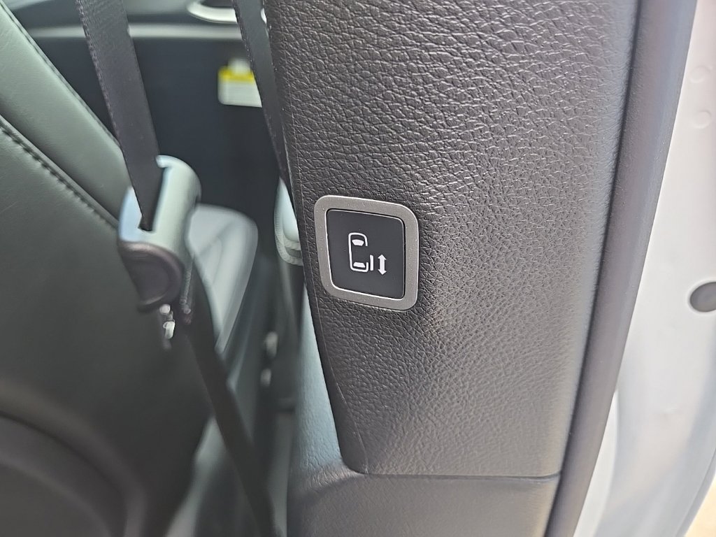 New 2027 Chrysler Pacifica Select w/ Family Tech Group FWD image 87