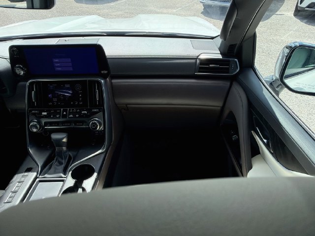 Used 2024 Lexus LX 600 4WD w/ Luxury Package image 19