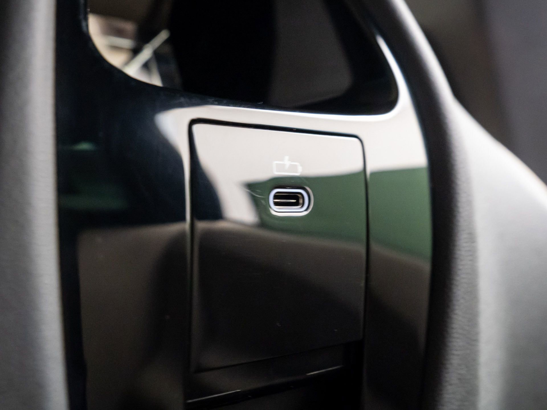 Used 2024 BMW iX xDrive50 w/ Premium Package image 20