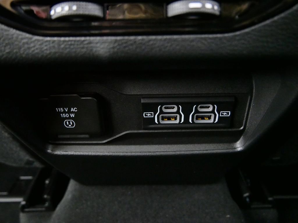 Certified 2024 Jeep Grand Cherokee Laredo w/ Luxury Tech Group I image 33