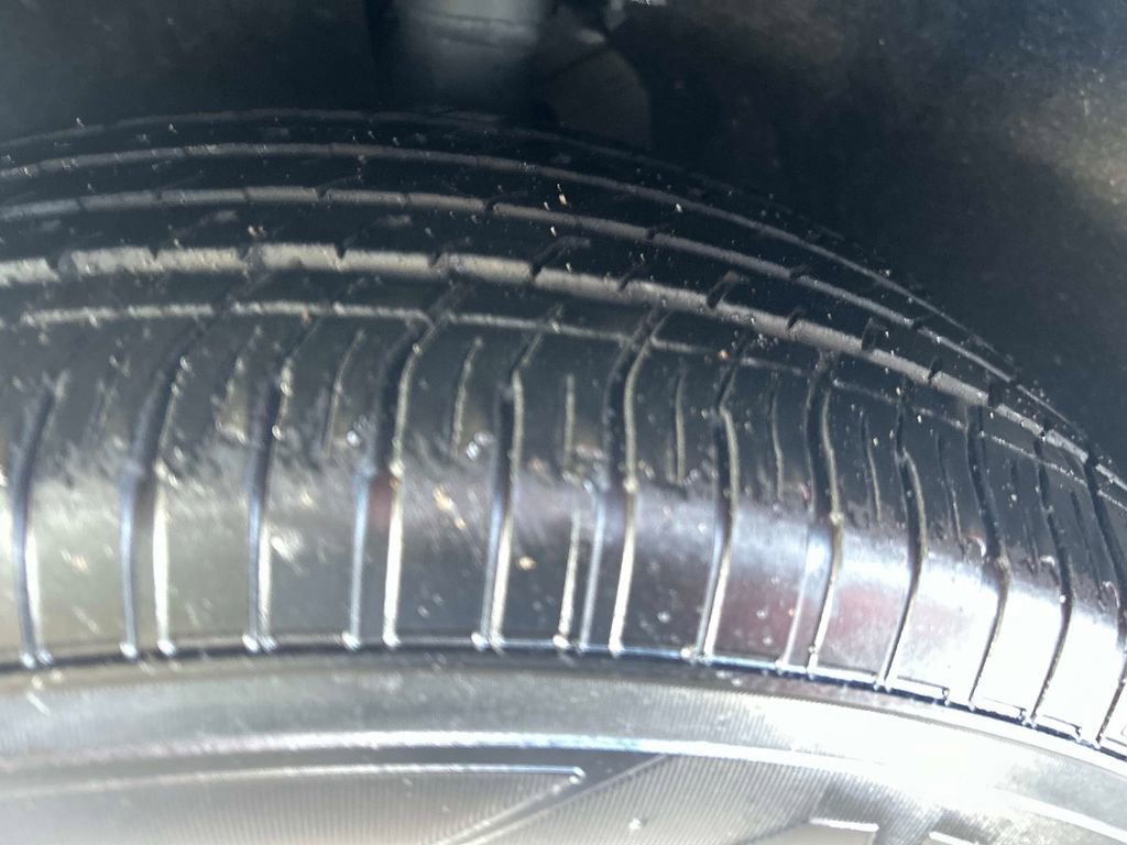 Used 2024 Chrysler Pacifica Touring-L image 10