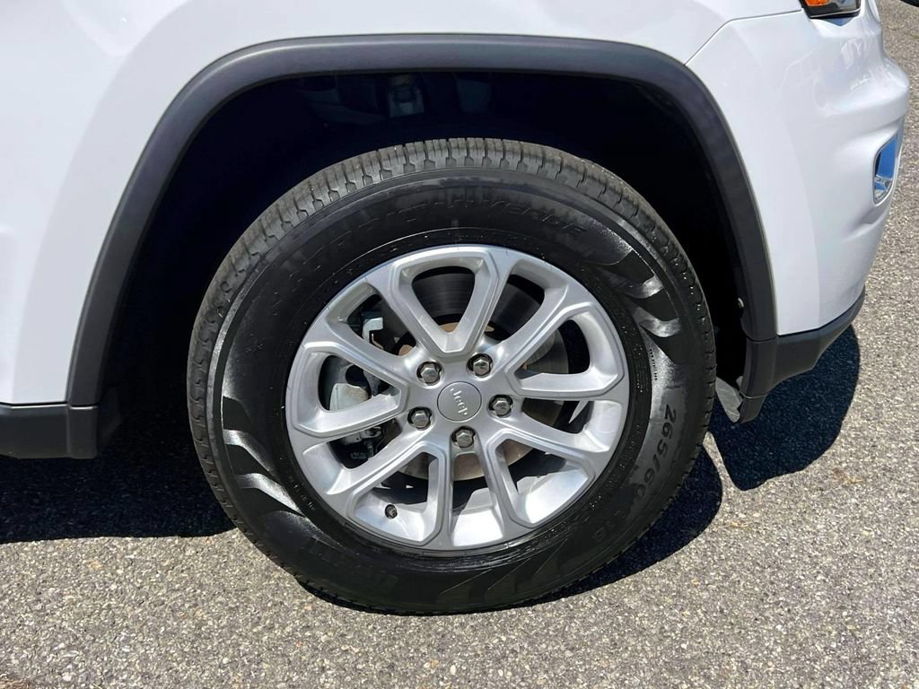 Certified 2022 Jeep Grand Cherokee Laredo E AWD/4WD image 13