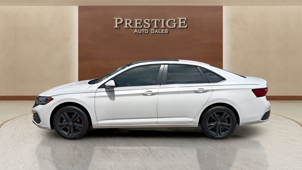 Used 2023 Volkswagen Jetta SE FWD image 2