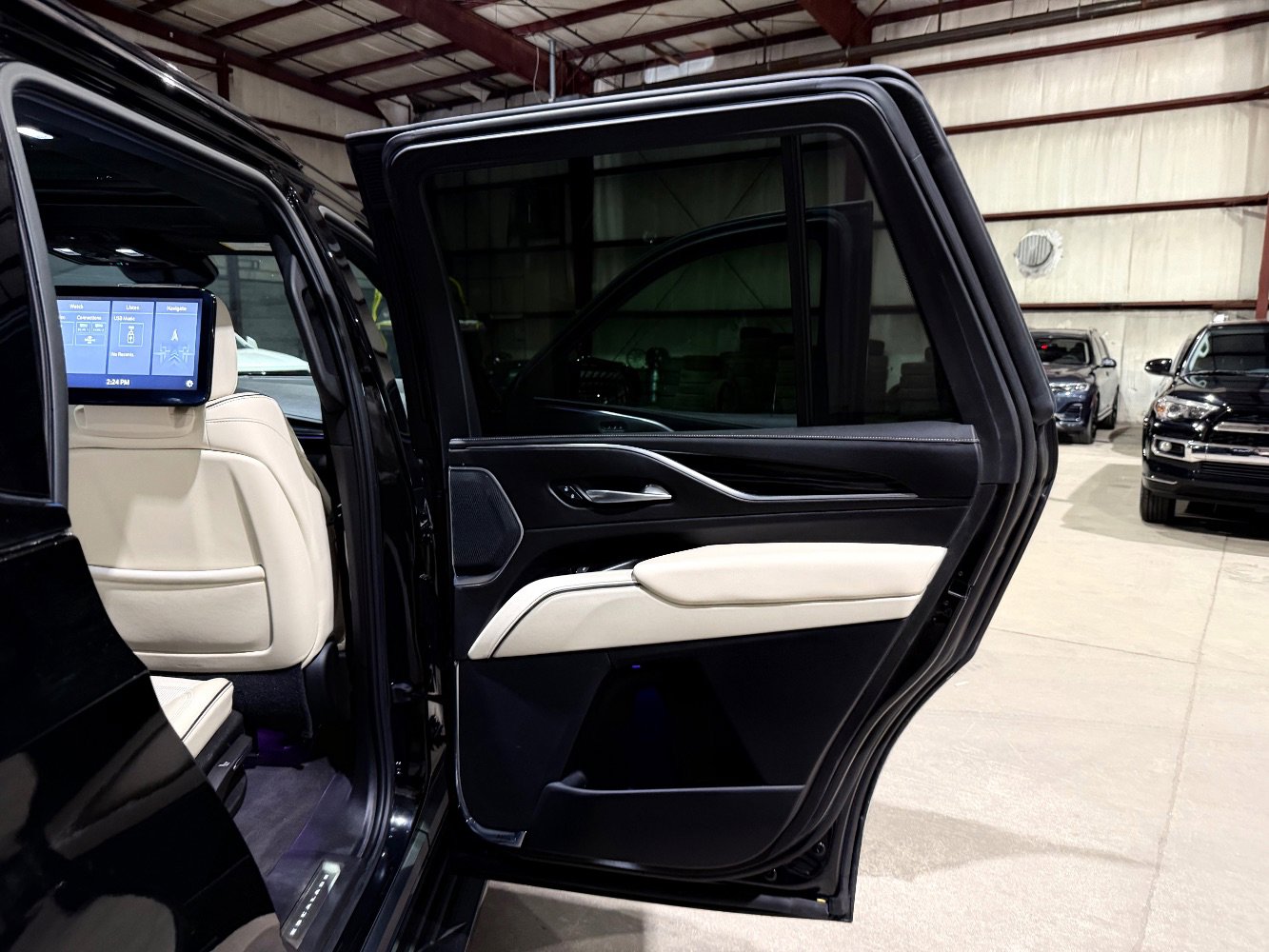 Used 2021 Cadillac Escalade Sport w/ Driver Assist Tech Package AWD/4WD image 20