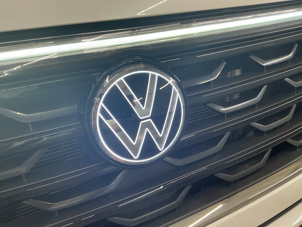 Used 2024 Volkswagen Atlas Cross Sport SEL R-Line AWD/4WD image 19