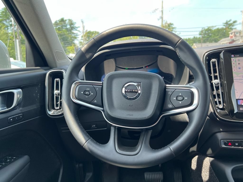 Certified 2025 Volvo XC40 B5 Core AWD/4WD image 25