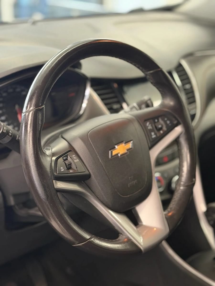 Used 2019 Chevrolet Trax LT w/ LT Convenience Package FWD image 19