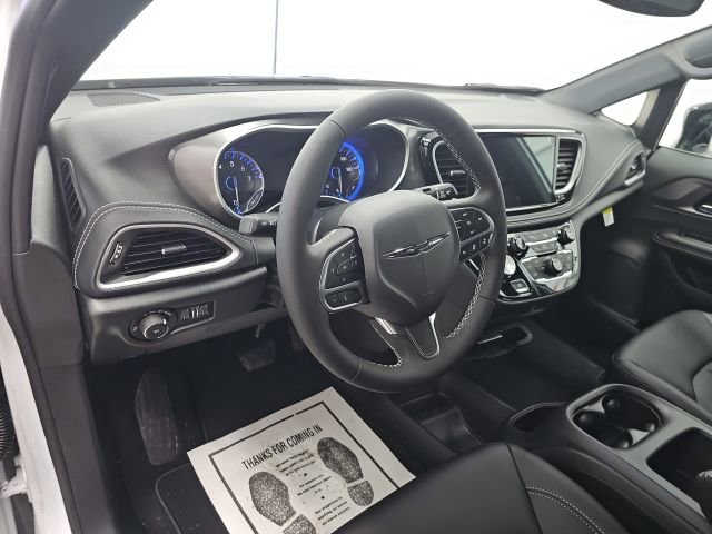 New 2026 Chrysler Pacifica Select AWD/4WD image 23